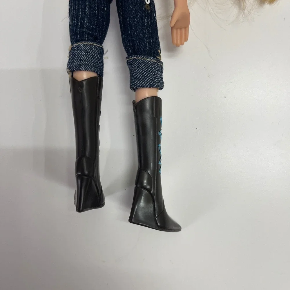 Bratz Cloe Doll 2006 Original Outfit &‎ Shoes, No Talking Base